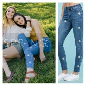 Judy Blue Daisy Embroidery Skinny Jeans 